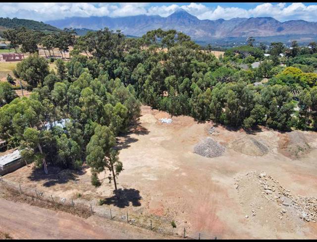 LAND FOR SALE IN SIR LOWRY'S PASS